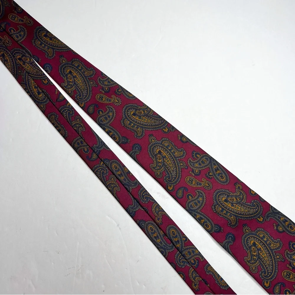 Lanvin 100% Silk Red Paisley Necktie Tie Preppy Academia Wall Street Classic